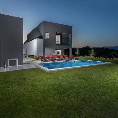 Lux Villa