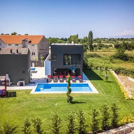 Lux Villa *